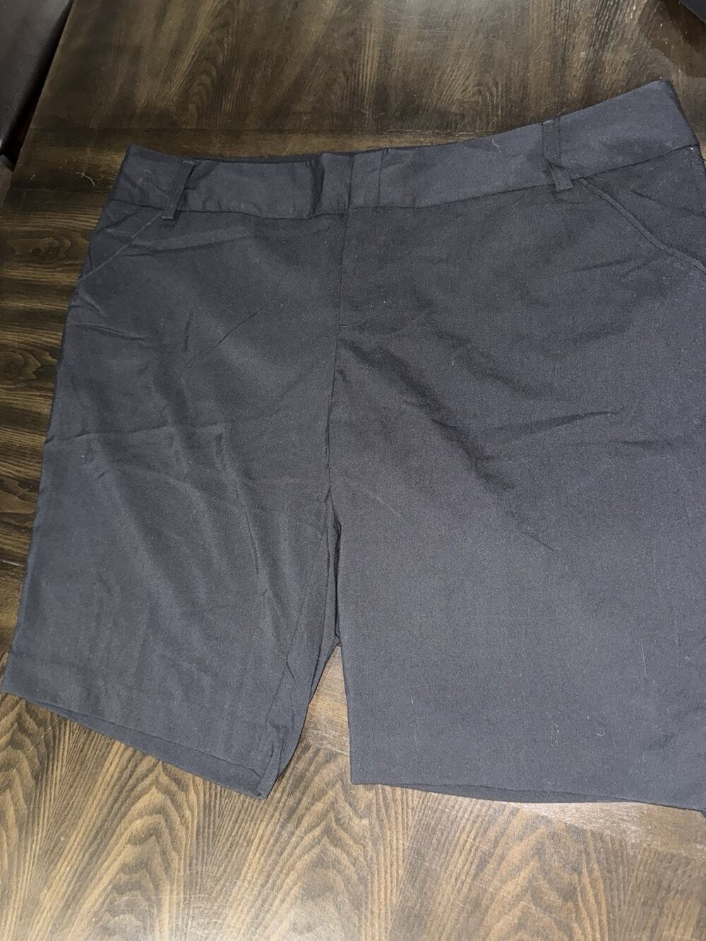 Daisy Fuentes Womens NWT Black Bermuda Shorts 24W Comfort Stretch